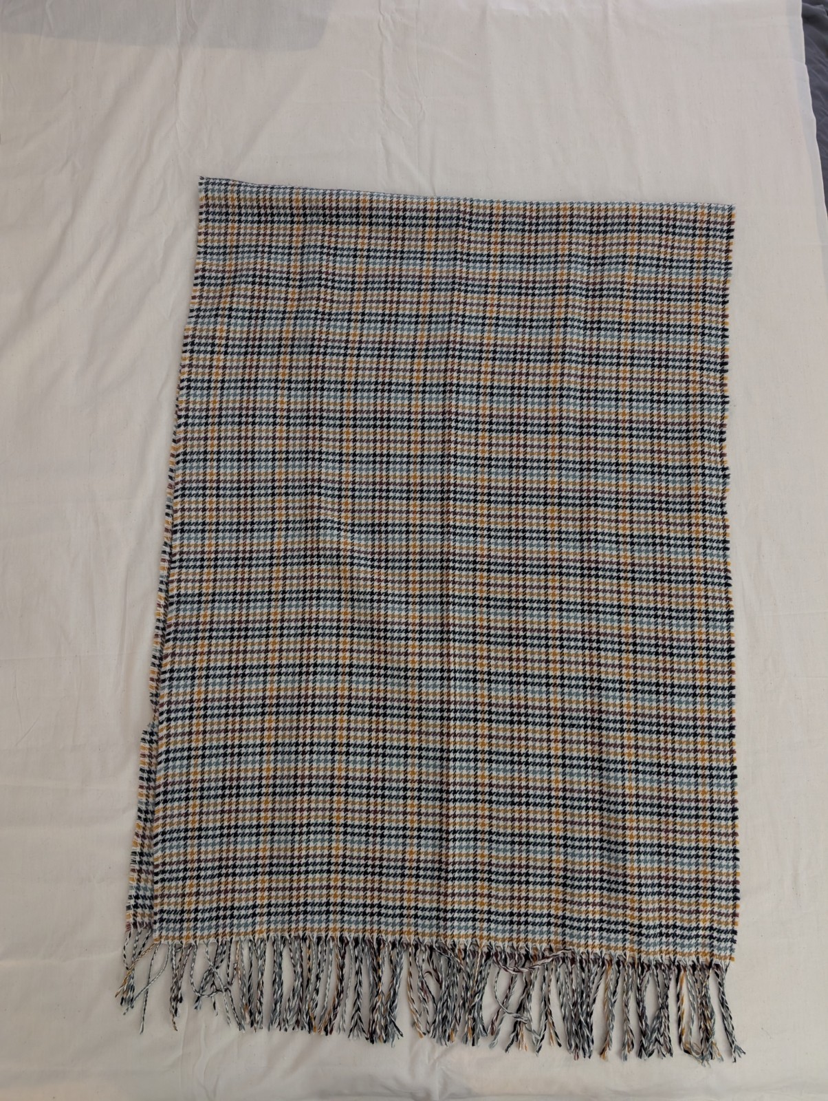 Mango MNG Multicoloured houndstooth plaid scarf w/ fringe 28″W x 77″ L+ fringe