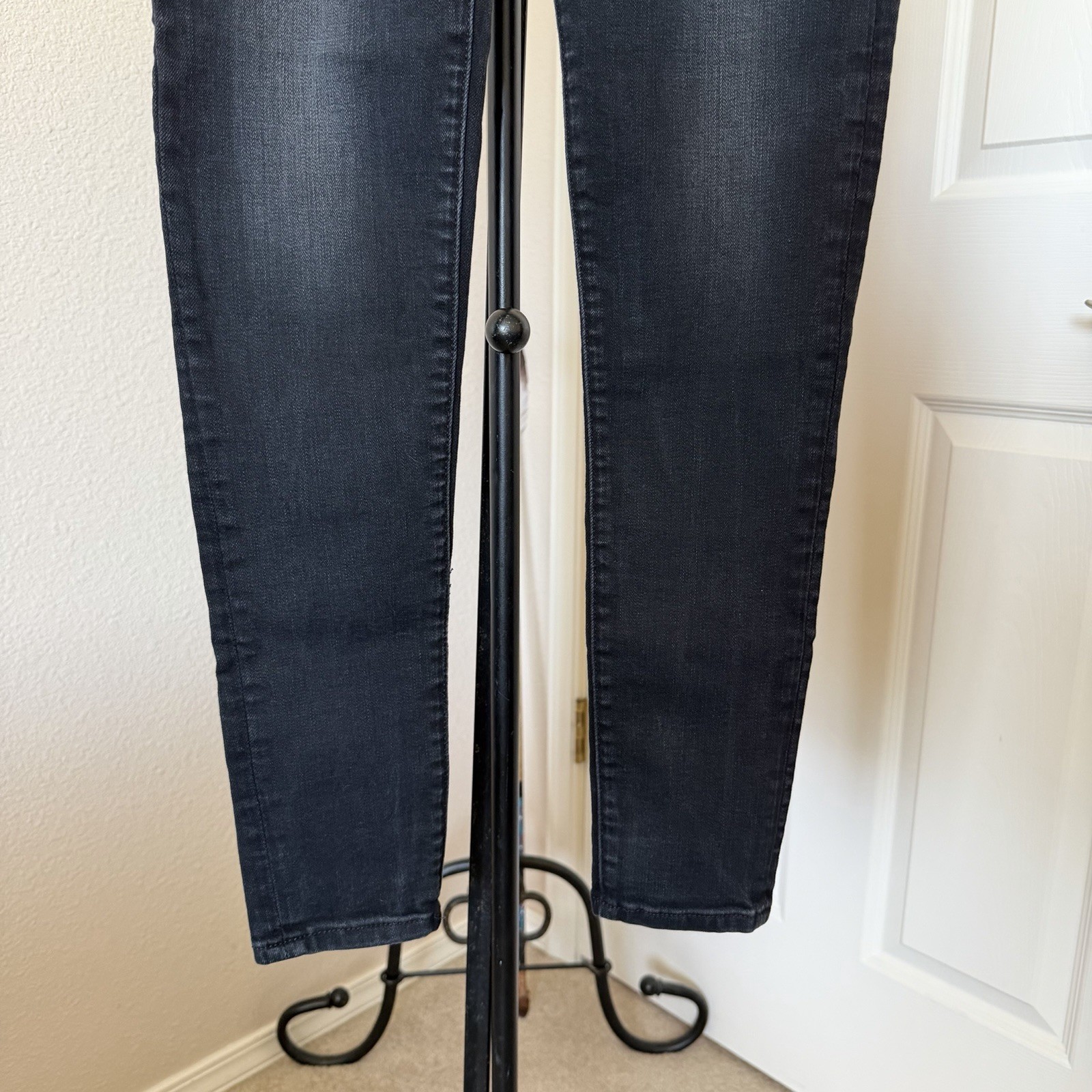 Buffalo David Bitton women’s size 26 black mid-rise skinny jeans grunge gothcore