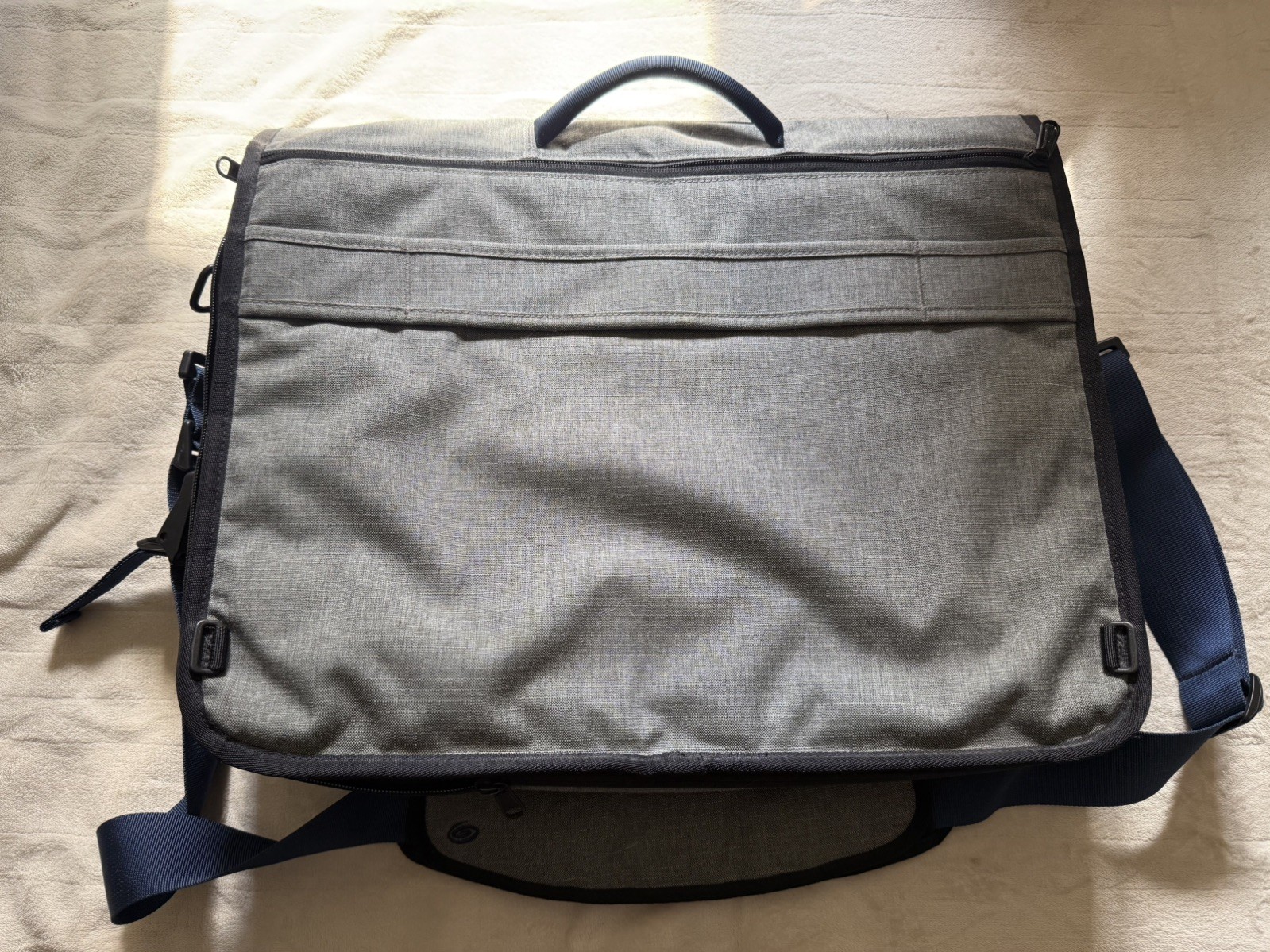 Timbuk2 Classic Lightweight Messenger Satchel Bag Grey & Navy Nylon Size Medium
