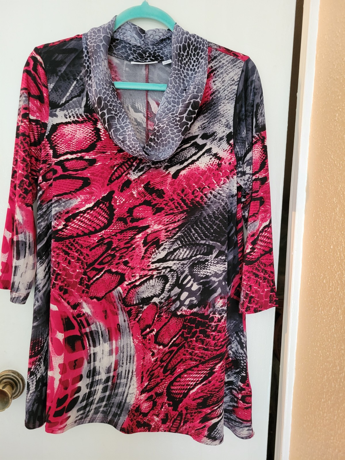 Susan Graver Size S Cowl Neck Tunic Top Red/Black/Grey Animal Print 3/4 Sleeve