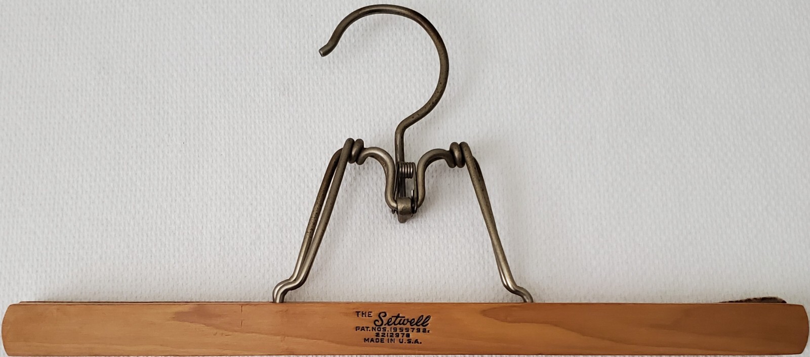 Vintage The Setwell Wooden Pants/Skirt 13″ x 6.25″ Hanger, Made in USA
