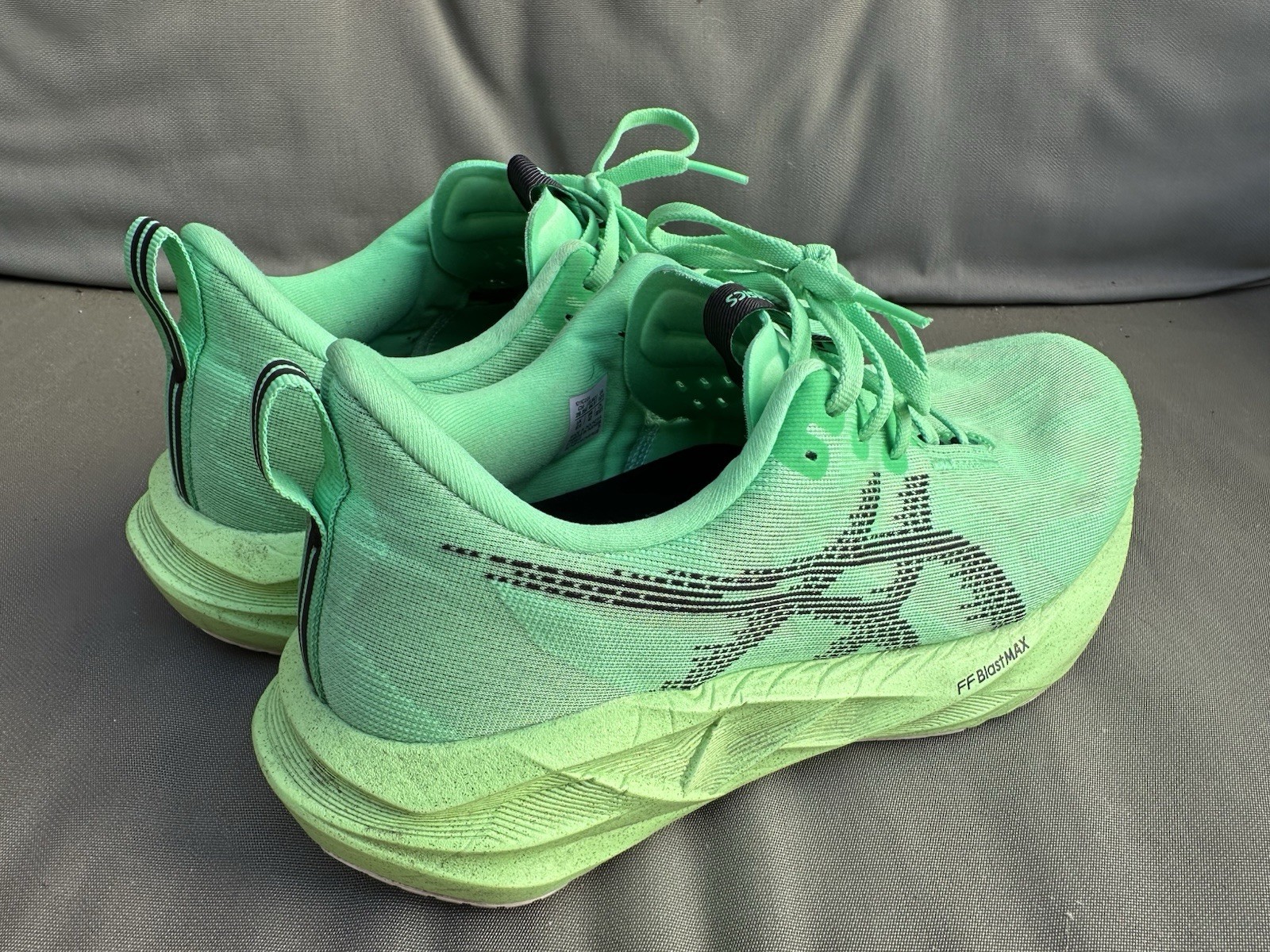 Men’s ASICS Novablast 5 Athletic Running Shoes NBY – Vital Green – Size 10.5