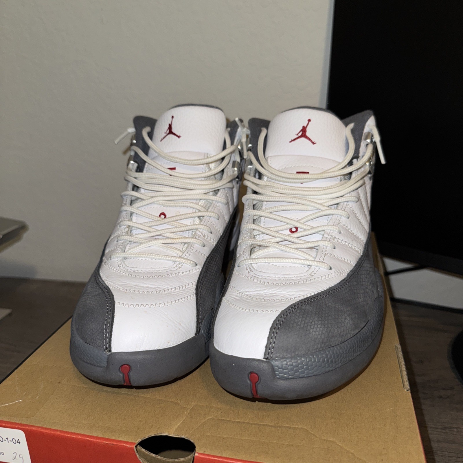 Air Jordan 12 Men’s White And Grey Stealth Size 8