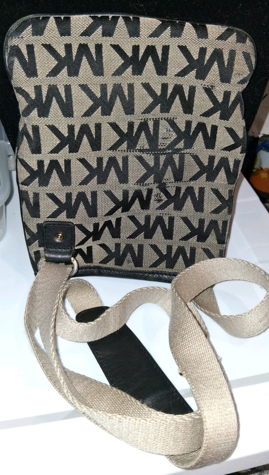 Michael Kors MK Logo Small Crossbody Bag Beige/Black Zip, Lined, Outer Pockets