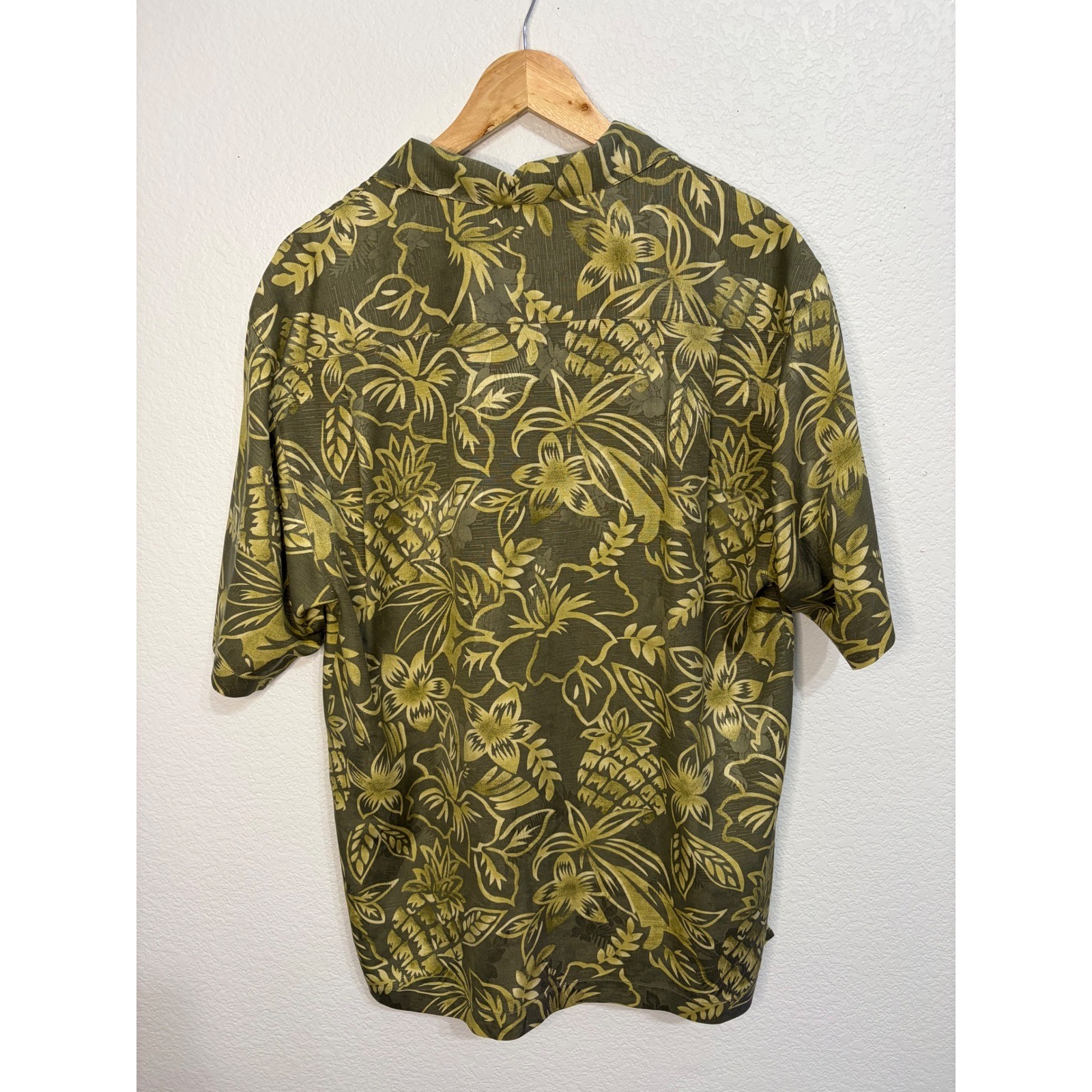 Tommy Bahama Mens 100% Silk Tropical Floral Pineapple Camp Shirt Green Small