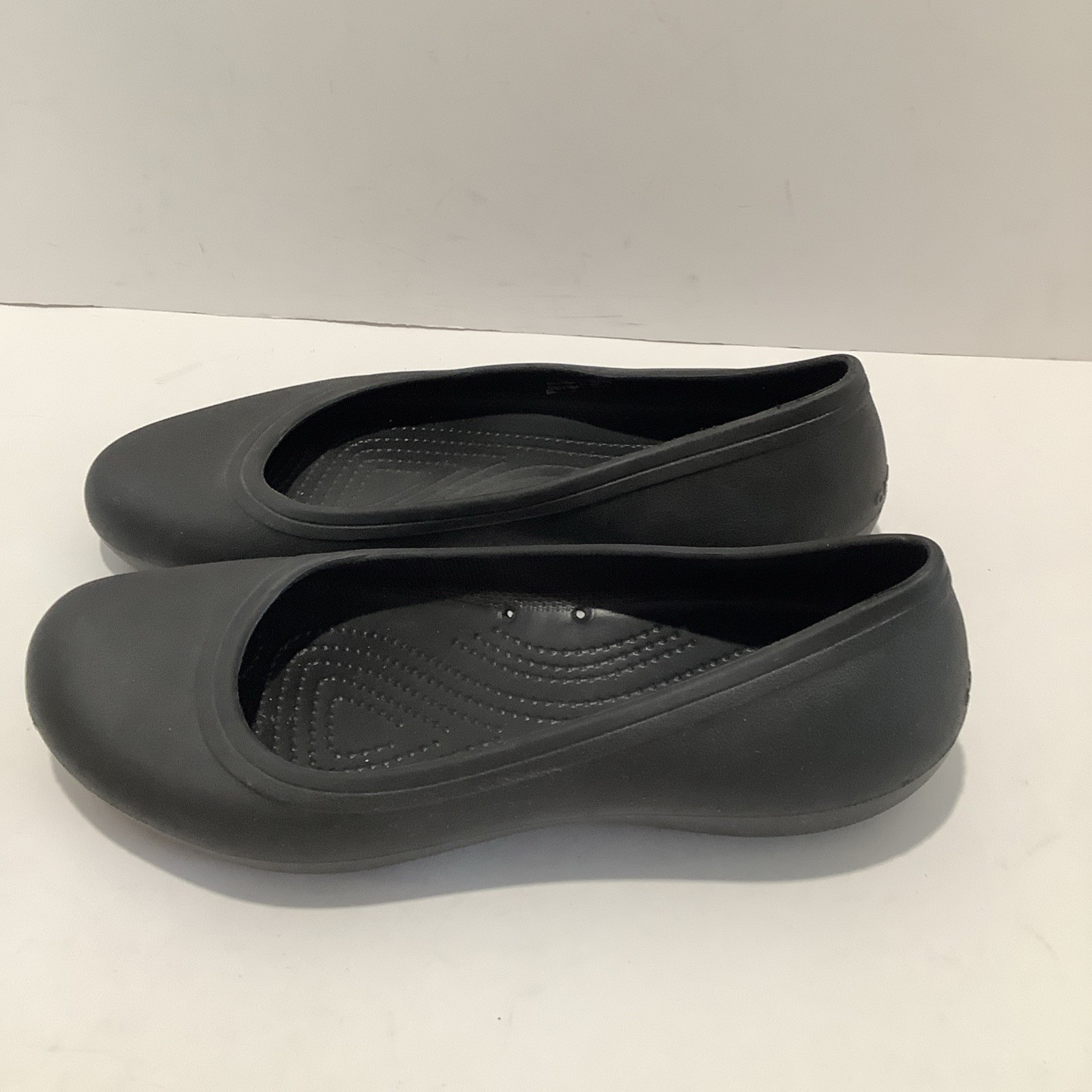 Crocs Women’s Size 9M Black Slip Resistant Shoes Comfortable Work Flats, Exc
