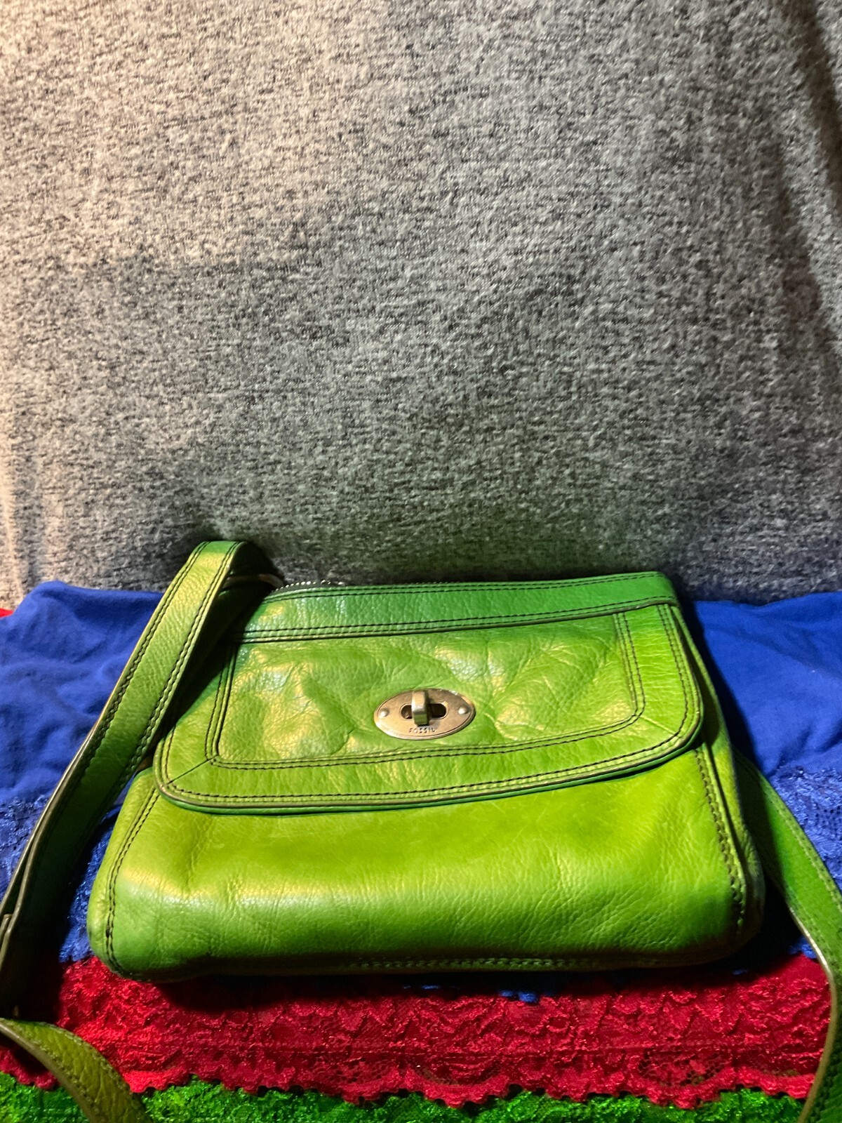 Fossil Marlowe Kelly Green Pebble Leather Credit Card Turn Lock Zip Crossbody