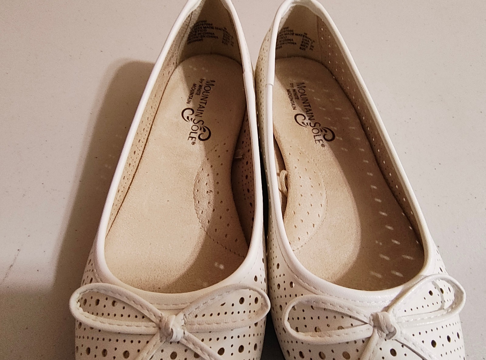 Mountain Sole by White Mountain Cliffs Cheryl Flats White Size 7