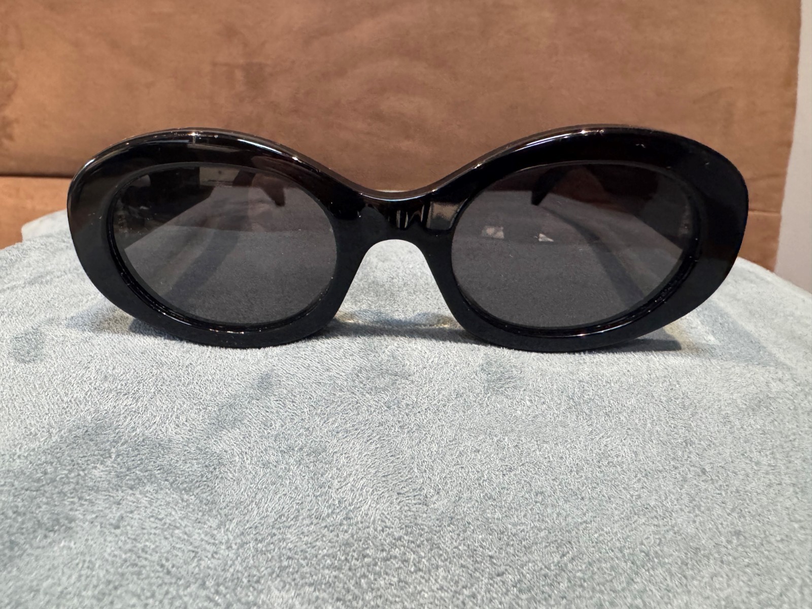 Celine CL40194U 01A Triomphe Oval Women Sunglasses Black Frame CL40194U