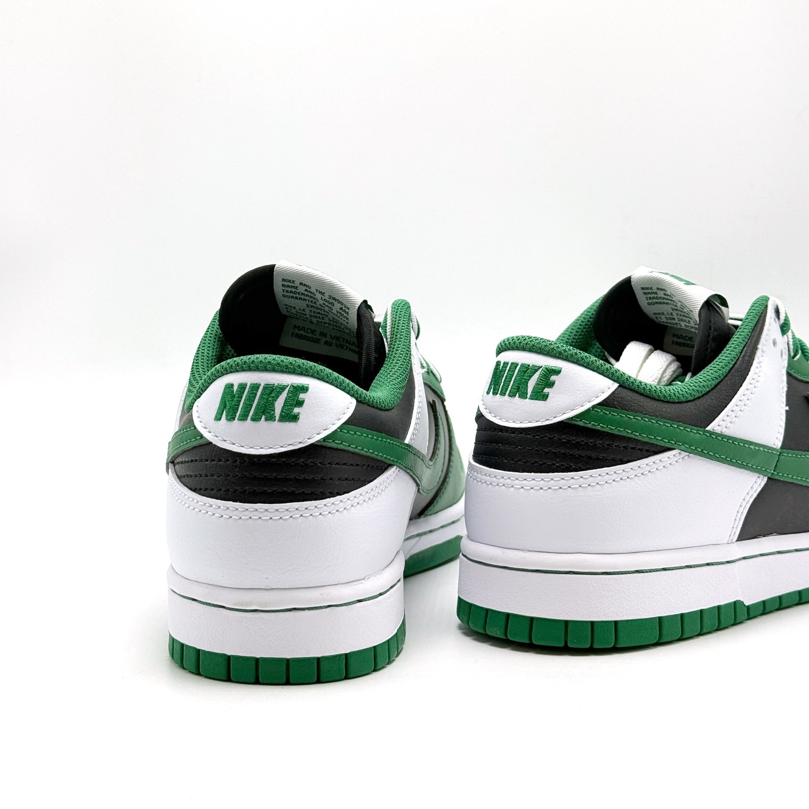 *NEW* MEN Nike Dunk Low Retro BLACK / WHITE / CLOVER (IV2706 011) 👍