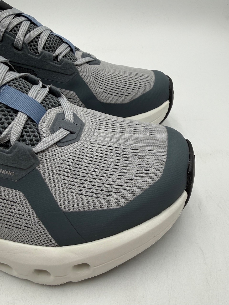 ON CLOUDRUNNER 2 Men’s NEW Athletic Sneaker Alloy/Chambray Multiple Sizes
