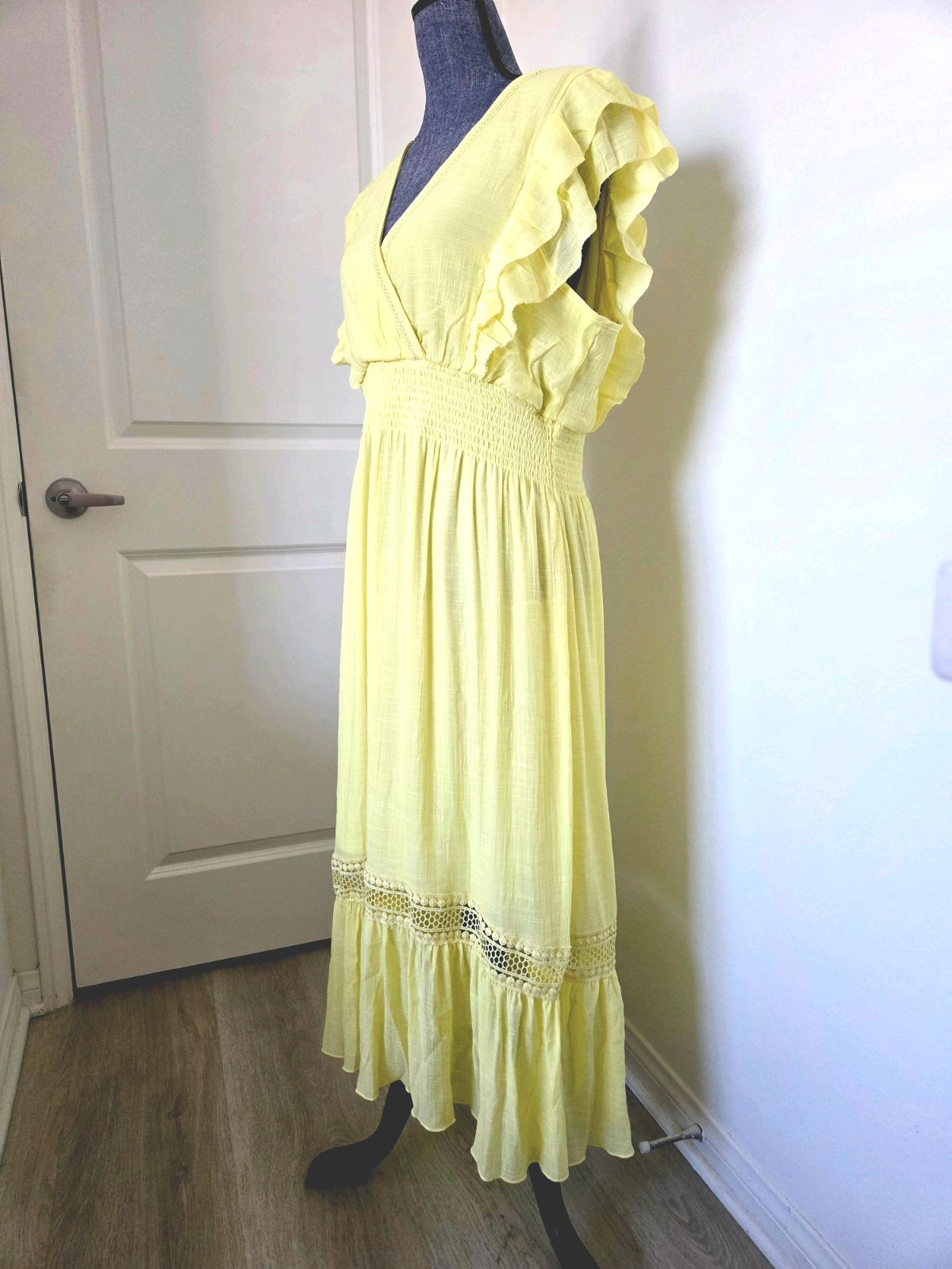 NWT Sz. XL Kings Road Women’s Yelllow Ruffle Short Sleeve Smocked Boho Dress