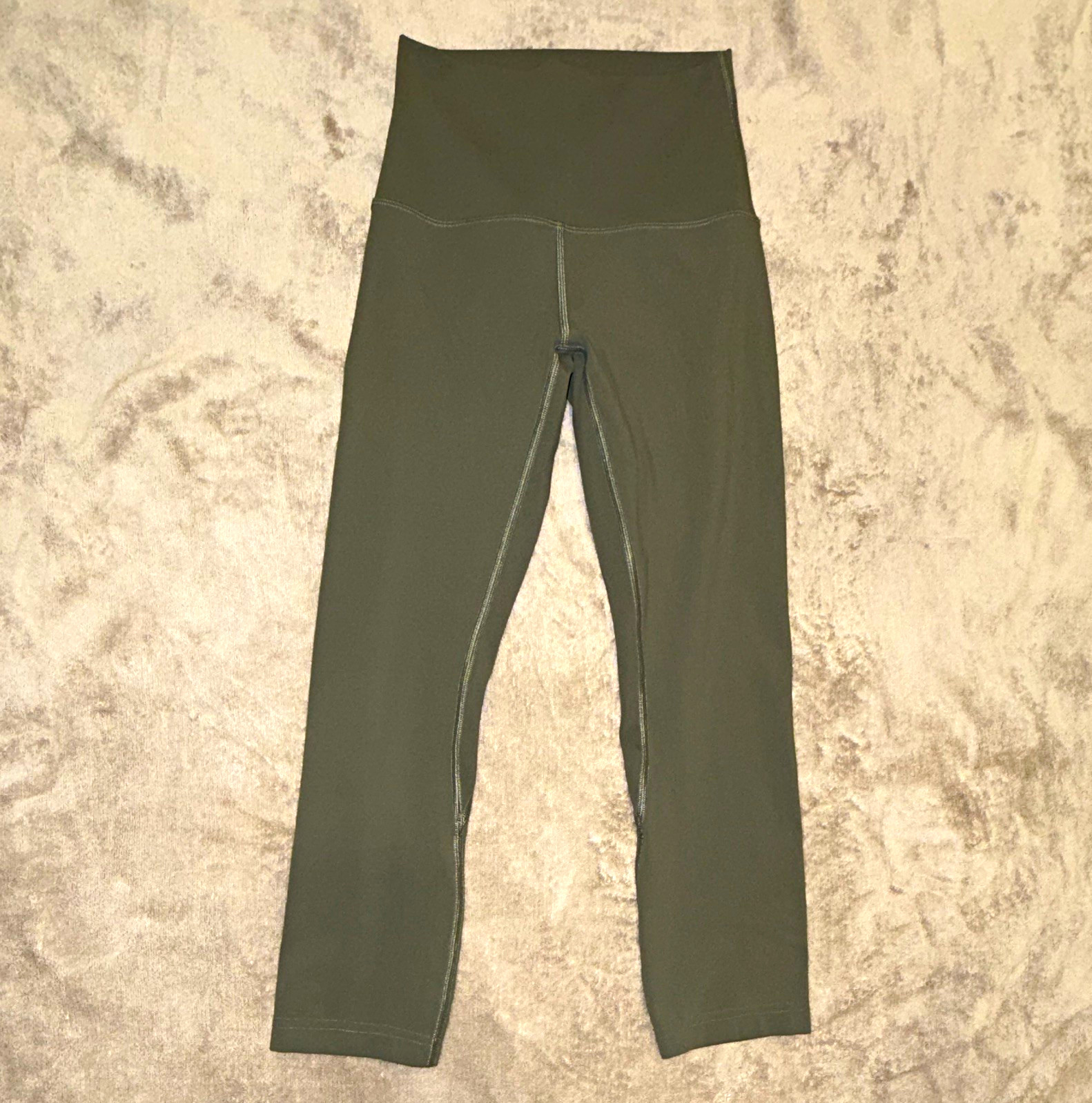 Lululemon Leggings Green Capris 20” inseam Women’s Size 2