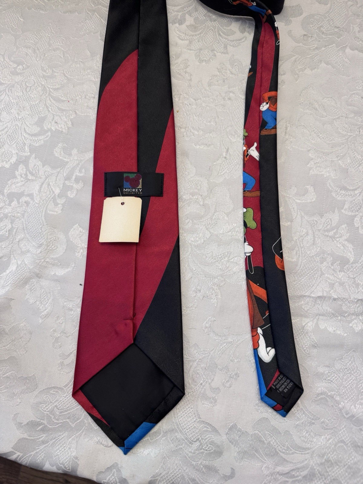 Mickey Unlimited Vintage Goofy Cartoon Novelty Tie Red Black New
