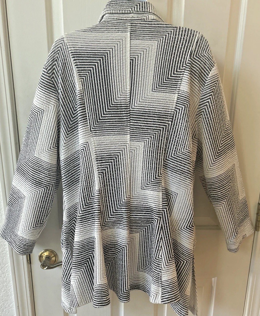 Yushi Women’s Black White Geometric Swing Jacket w/Pockets Toggle Buttons Size L