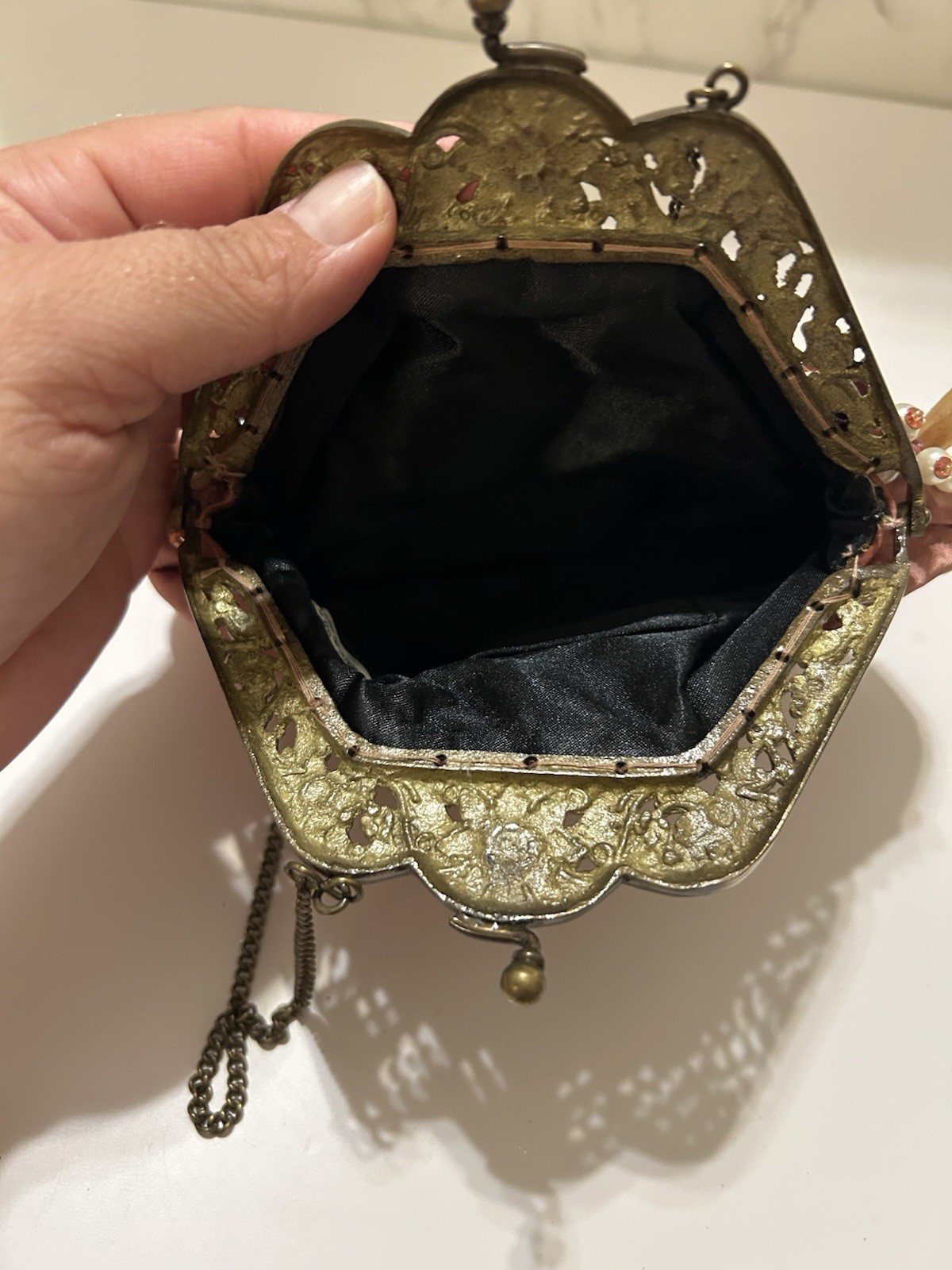 Vintage Embroidered Kiss Lock Silk Lined Purse Chain Strap Evening Bag READ