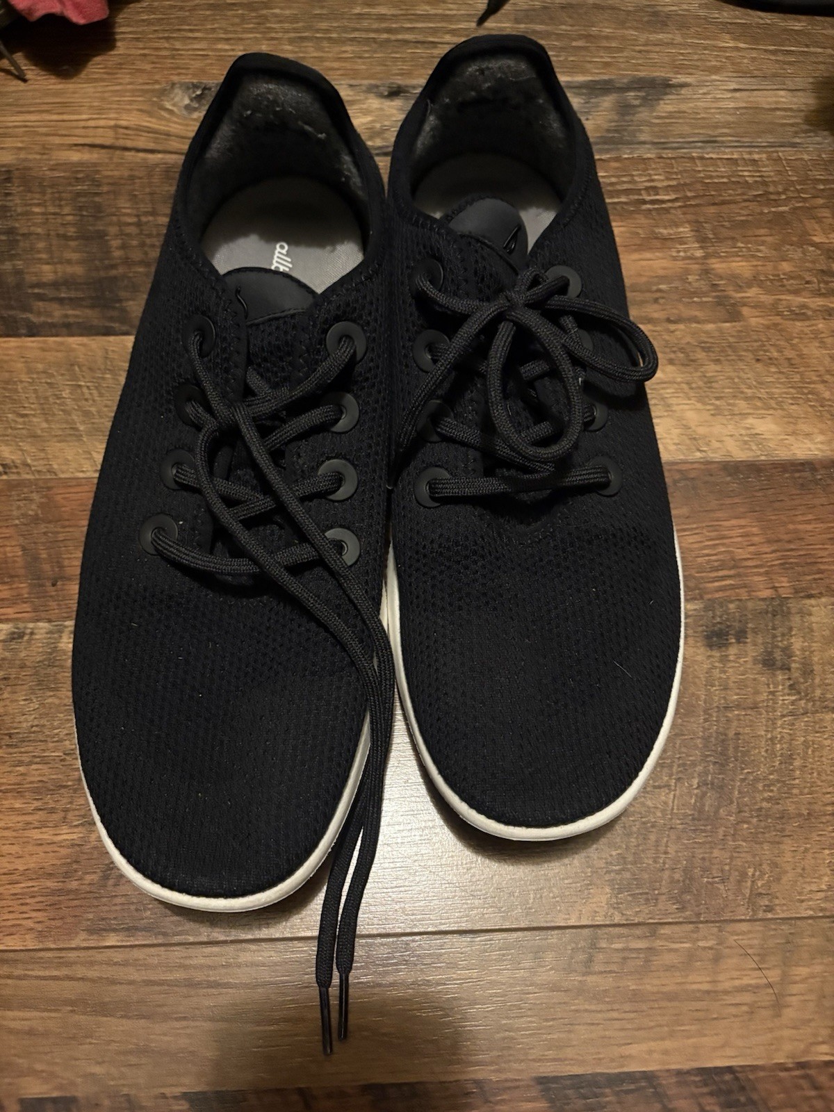Allbirds Tree Runner Men’s Black Solid Low Top Athletic Sneakers White Sole