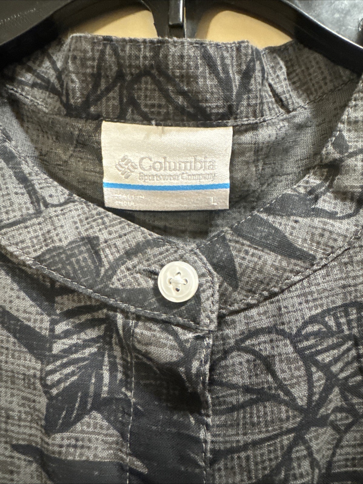 Columbia Women’s Large Willow Bend Black Tropical Floral Sleeveless Button Top
