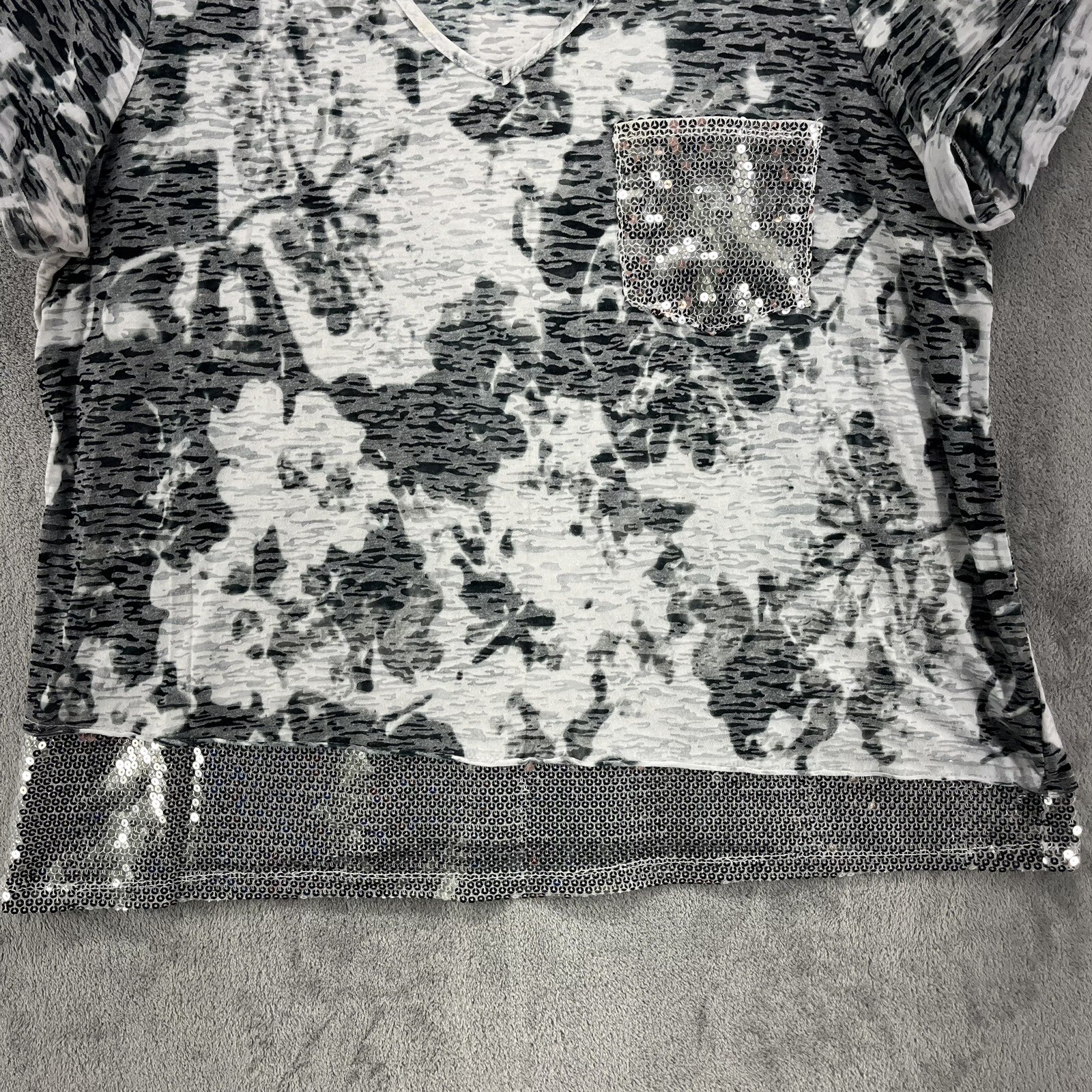 CATO Top Womens 22/24 W Gray White Camo Sequin V-Neck Pocket Sparkly Designer