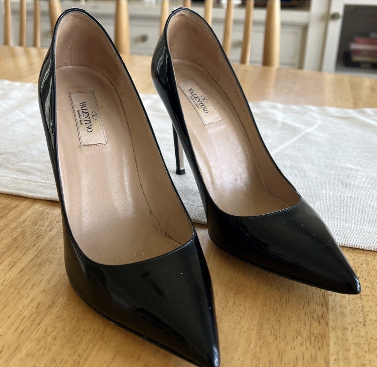 AUTH VALENTINO GARAVANI Rockstud Black Leather Classic Pumps Shoe Heels 38.5