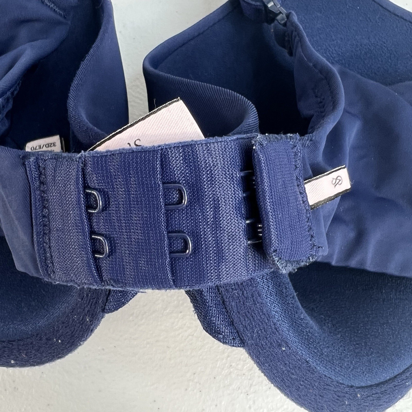 Victoria’s Secret 32D Bra Uplift Semi Demi Push-Up Underwire Multiway Straps