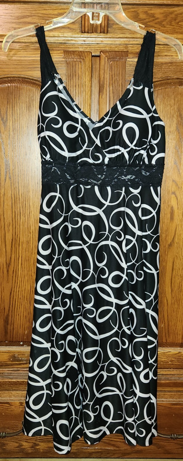 Karin Stevens Women’s Size 8 Black White Abstract Lace V-Neck Sleeveless A-Line