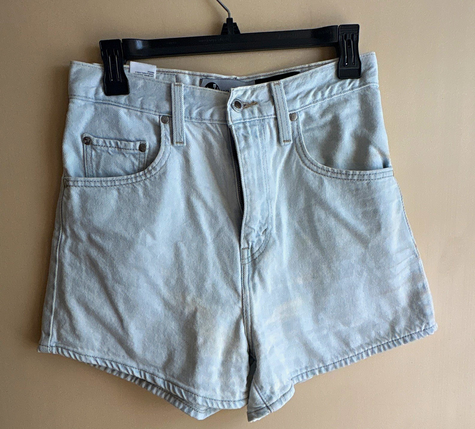 Levi’s SilverTab Women’s Light Wash Blue Mom High Rise Denim Shorts 31 Pockets