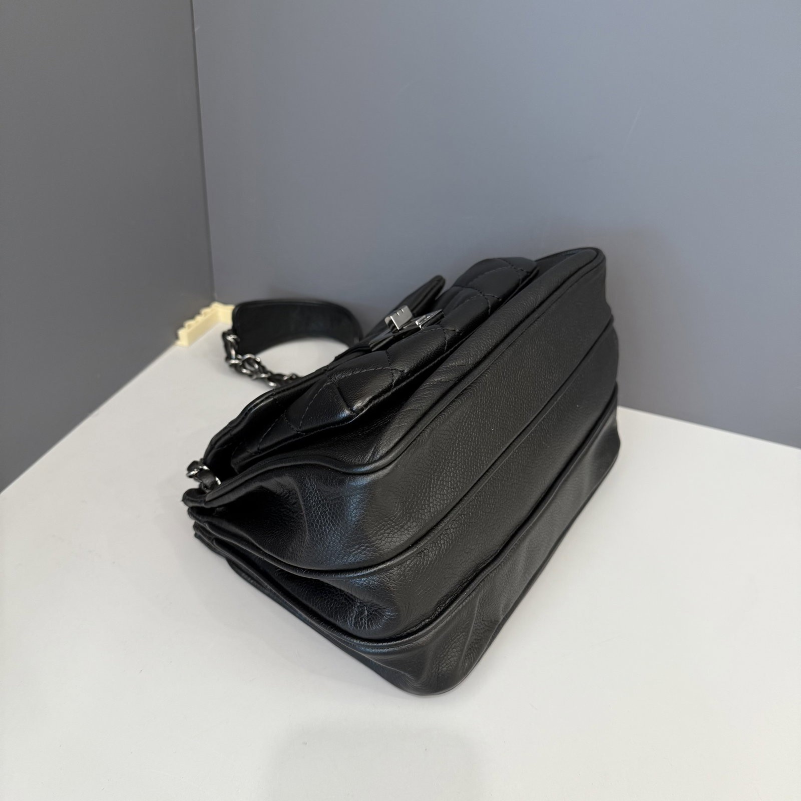 Chanel Quilted Flap Bag Black Grained Calfskin (kc033026b9)