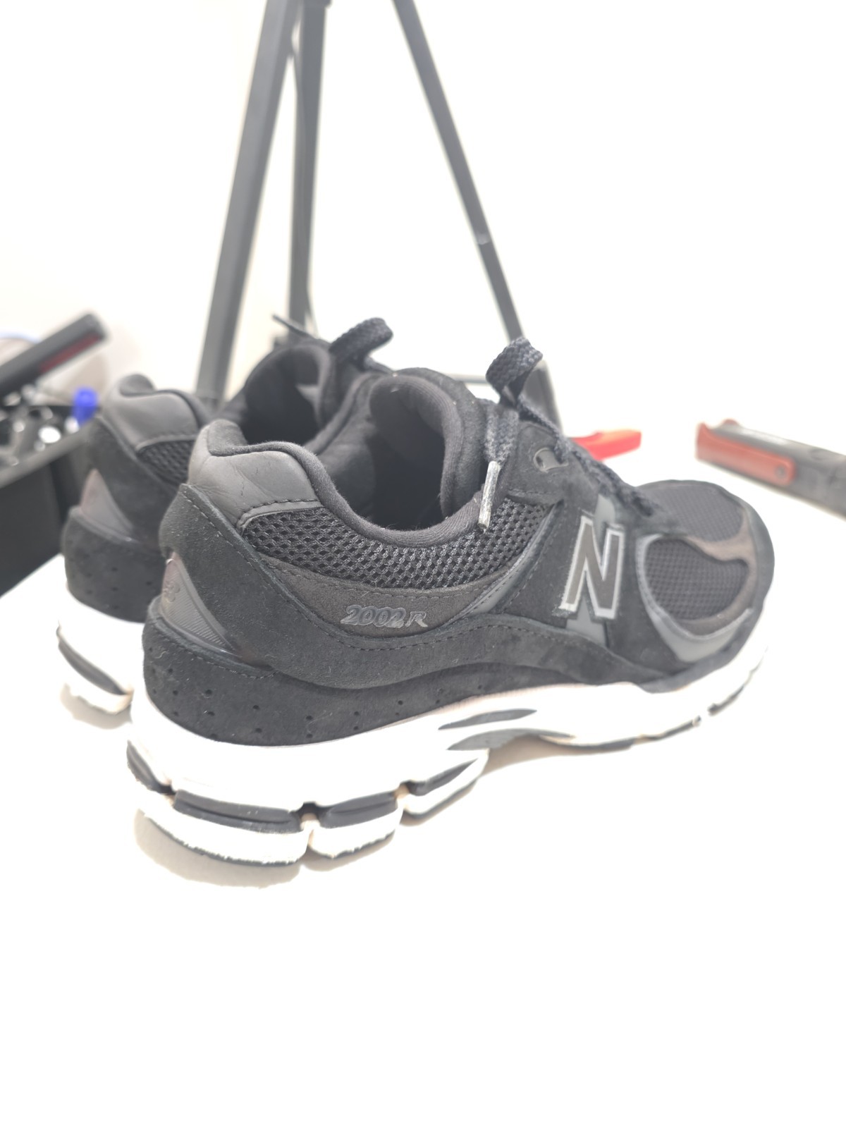 New Balance 2002R Men’s Black Running Sneakers M2002RBK Size 9 9D NICE!