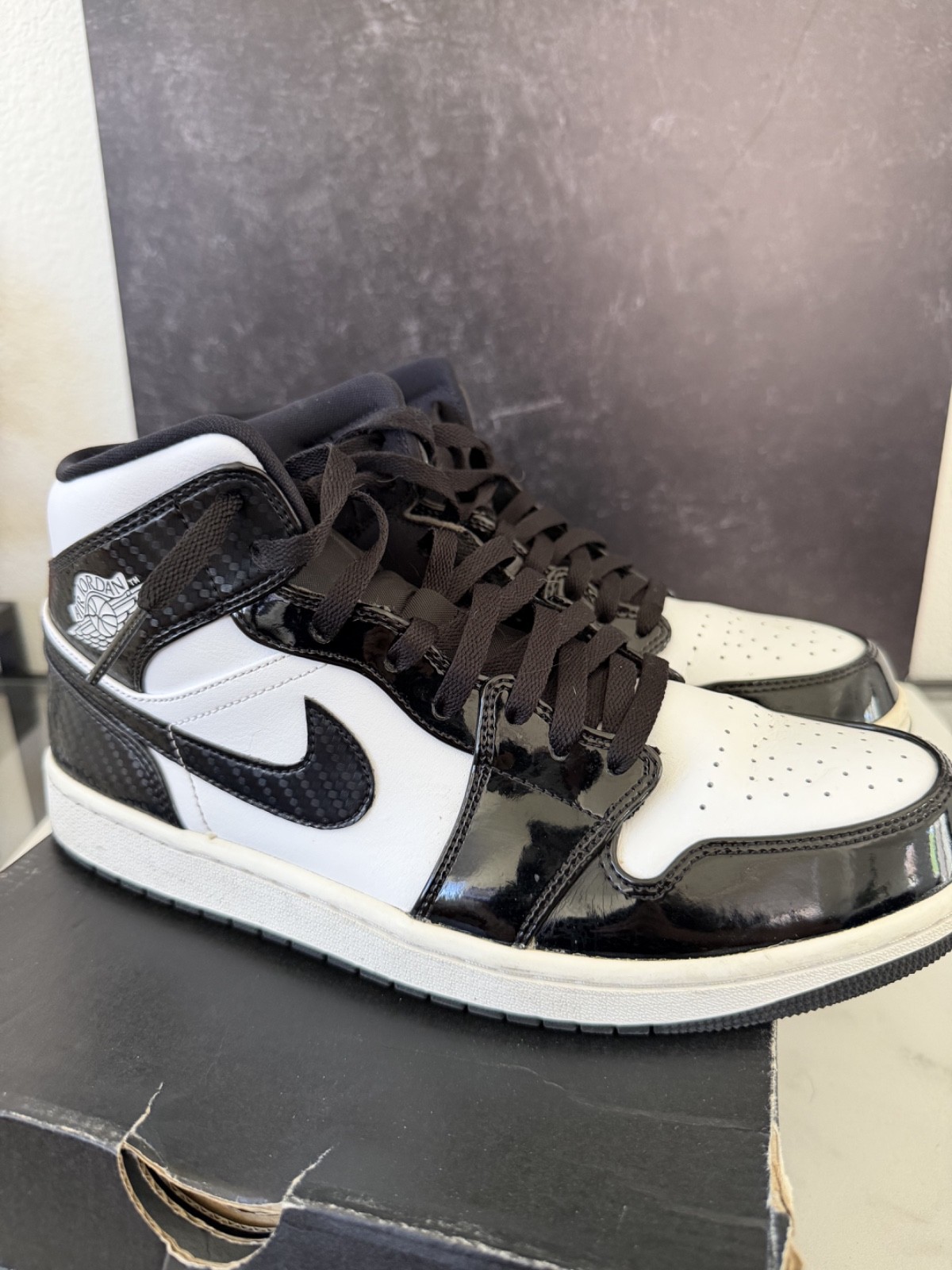 Air Jordan 1 Mid SE Carbon Fiber – Size 11 – Good Condition – Box