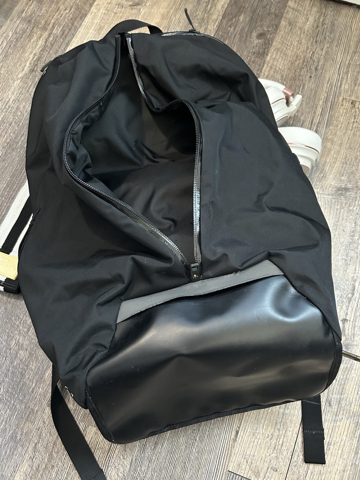 EUC Lululemon Para Backpack 23L Gym Yoga Bag
