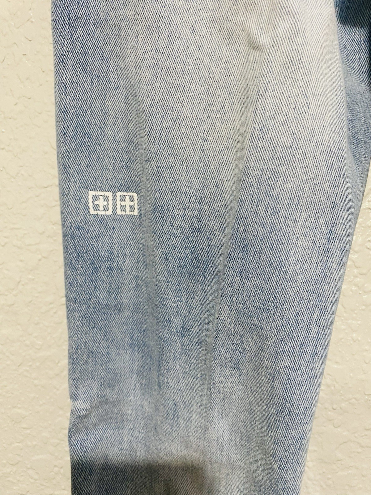 Ksubi Women’s Light Wash Distressed Skinny Stretch 5-Pocket Logo Jeans