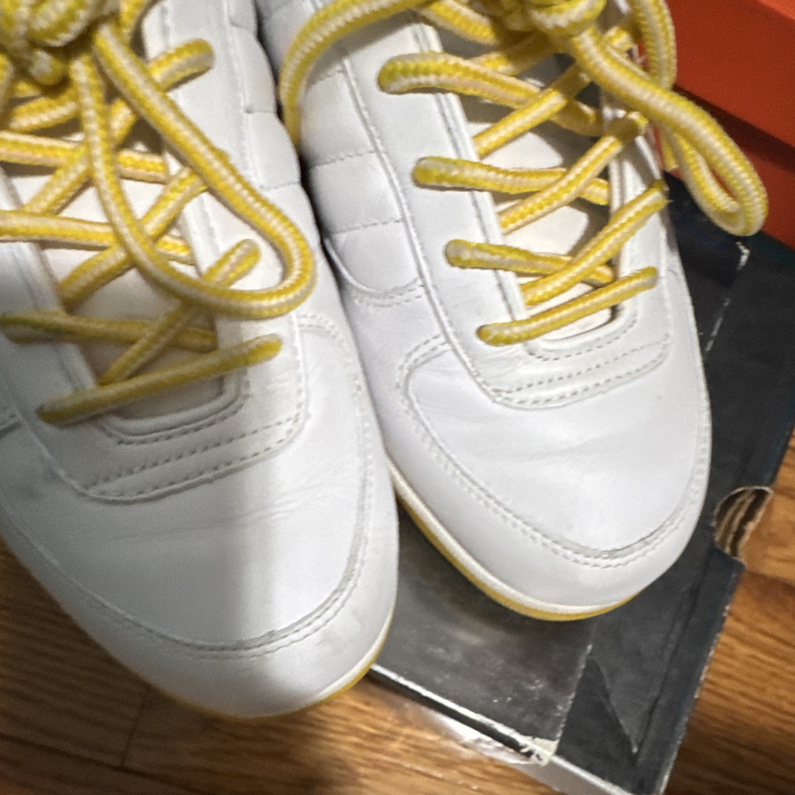 Reebok S. Carter Classic Low Top Leather Lace-Up Sneakers White/Yellow 10-100624