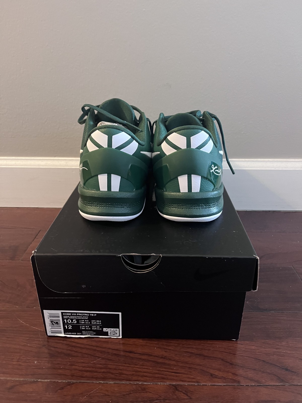 Kobe VIII Protro TB P Gorge Green, Size 10.5, comes w/ box, Excellent Condition