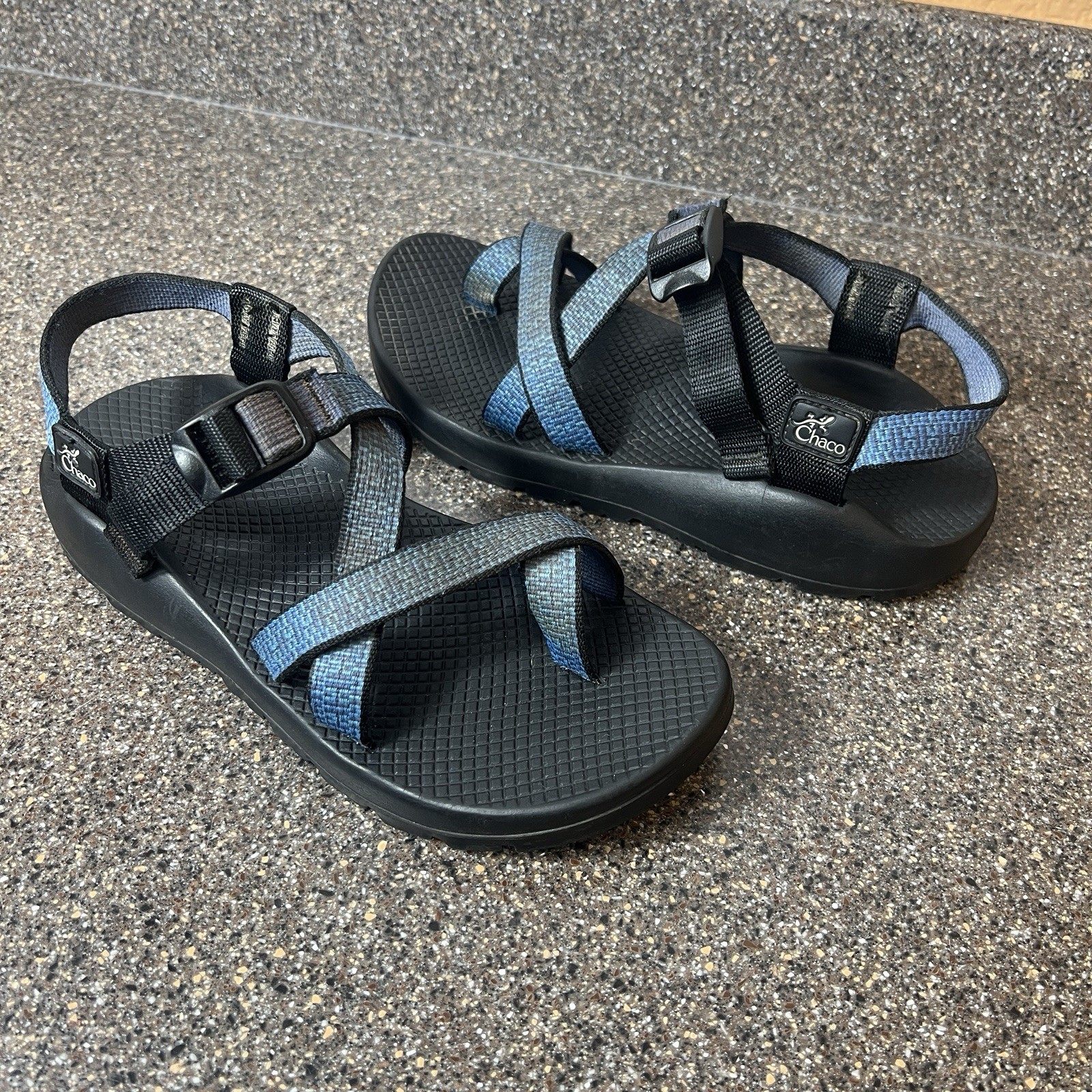 Chaco Summer Toe Ring Sandals Womens Size 9 Flats Strappy Blue Rubber Synthetic