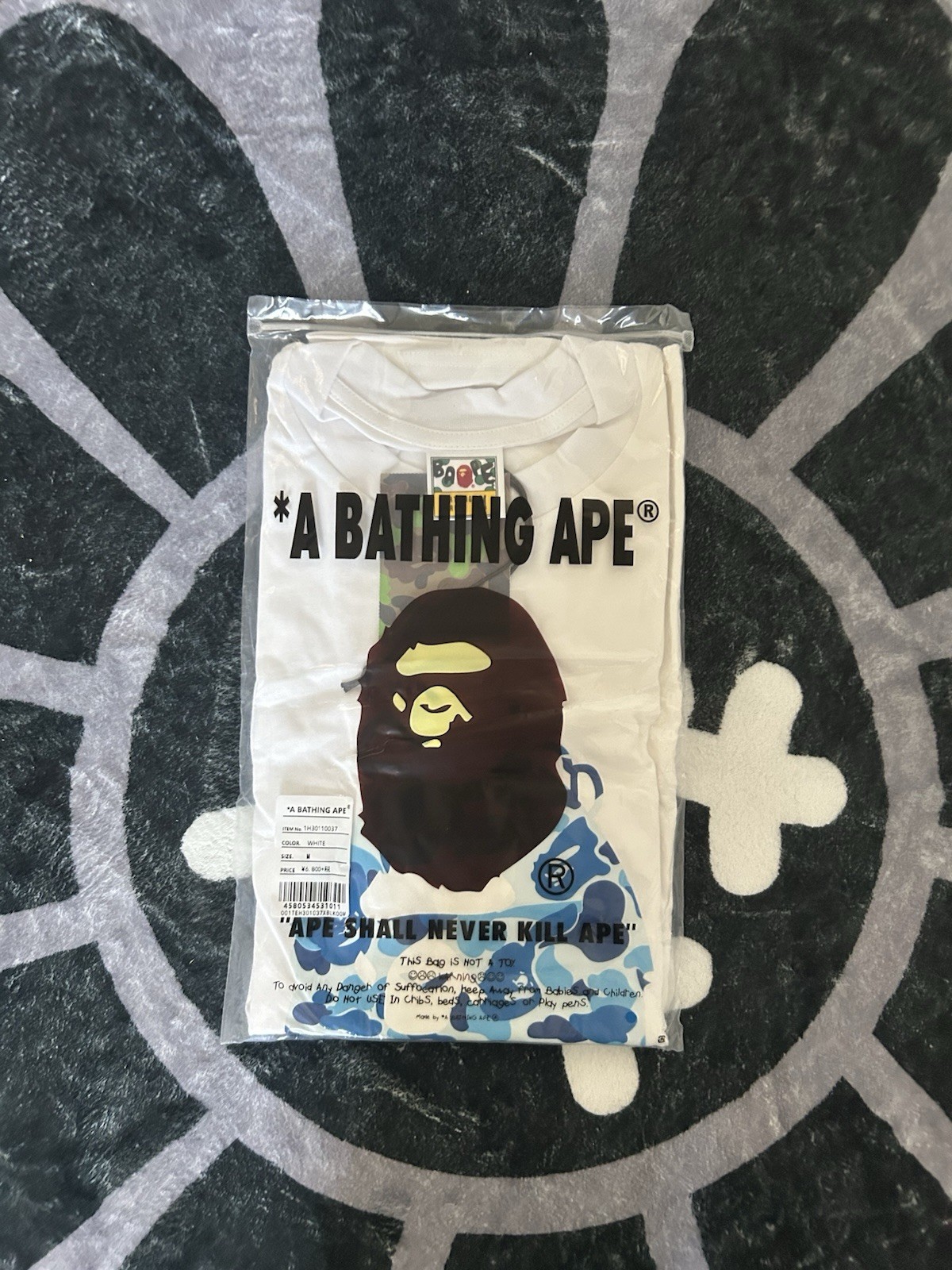 A Bathing Ape Men’s M White/Blue Ape Head Logo Graphic Tee Crew Neck