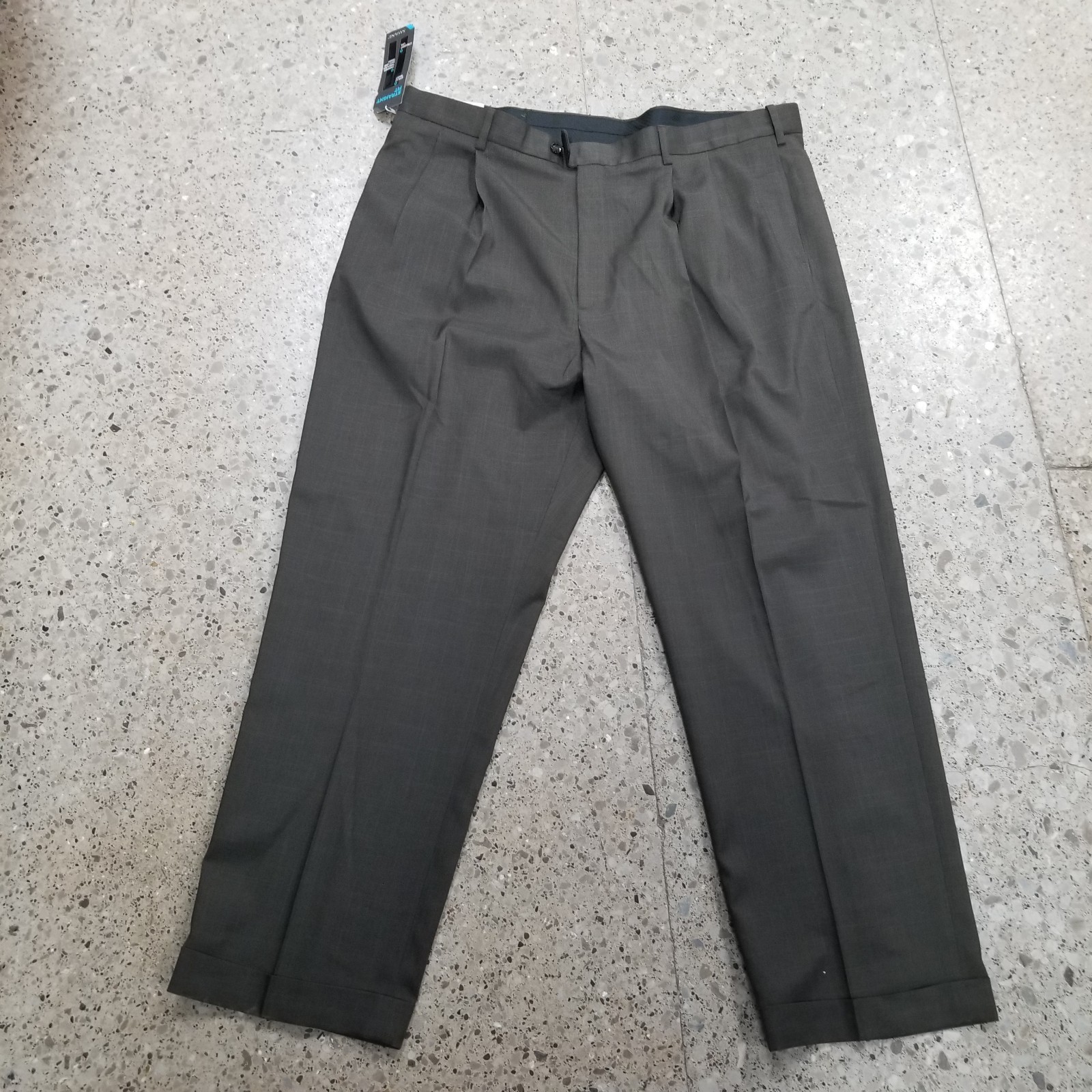 NWT Savane Men’s Brown Pleated Dress Pants Sz 44″ W 30″ L