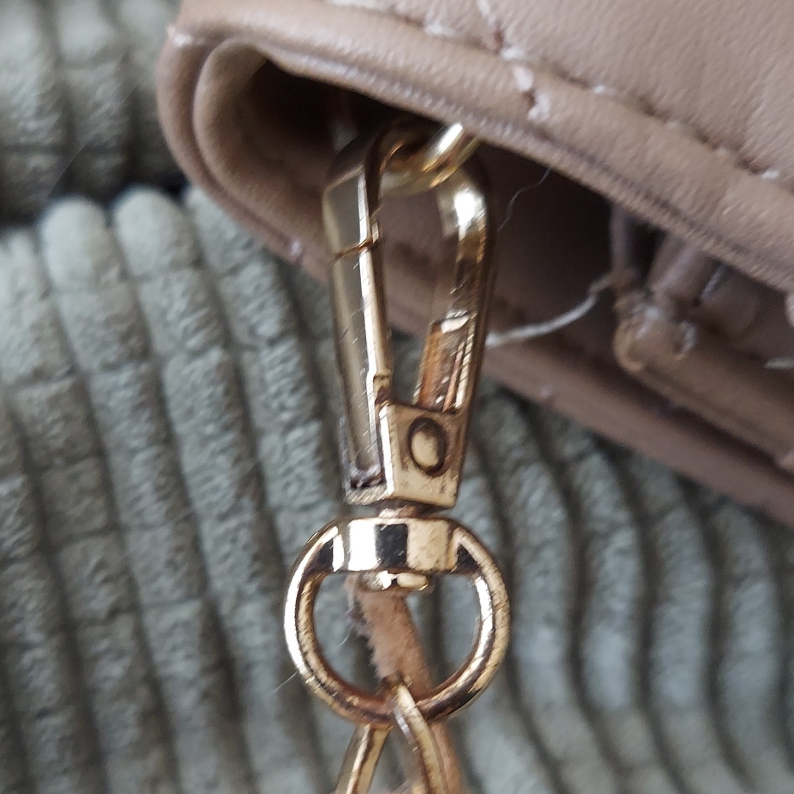 bebe Beige Quilted Wallet Crossbody w/ Chain Strap, Zipper, Logo, Card Slots
