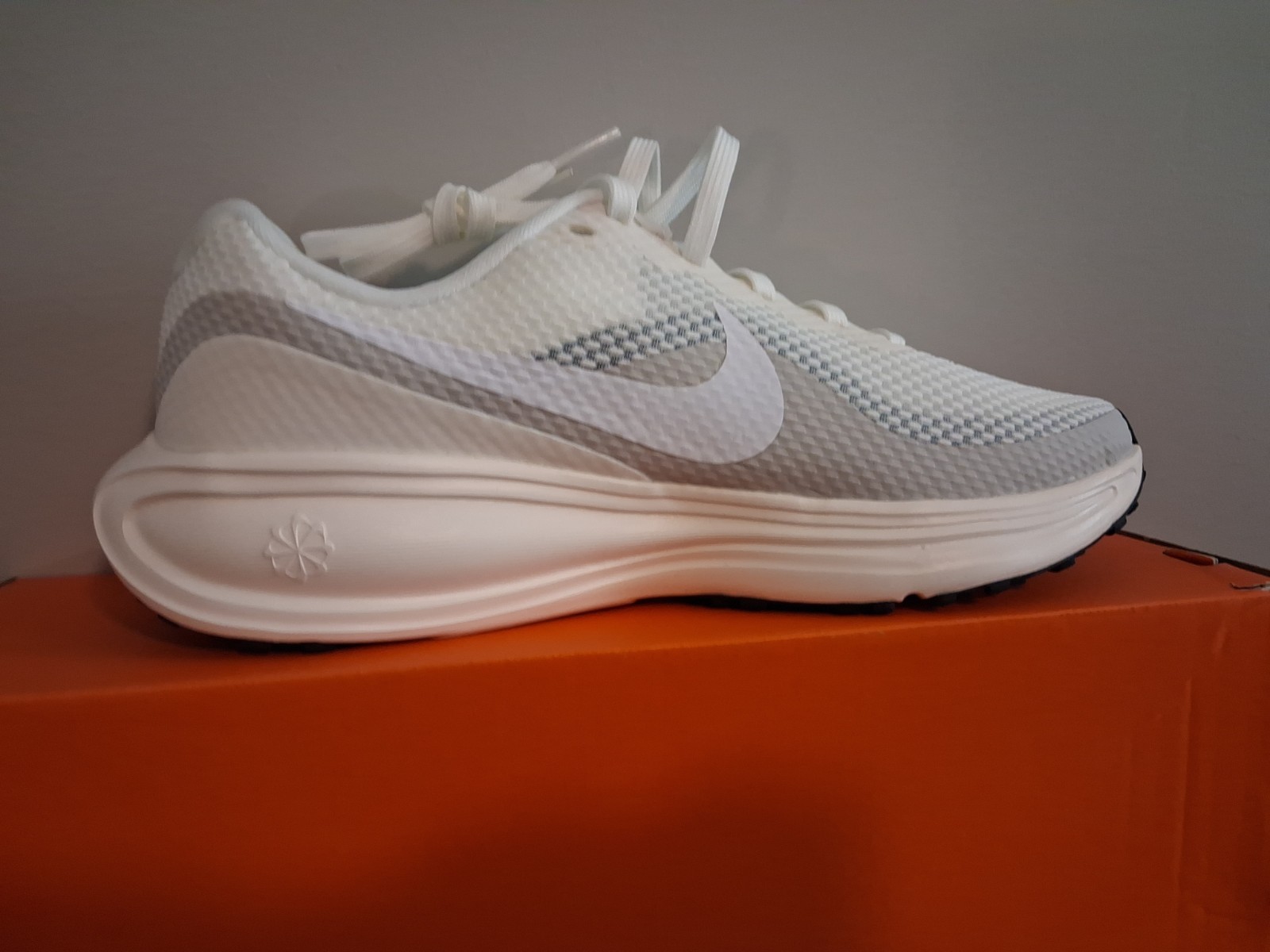 Nike Revolution 8 Sail Pale Ivory Womens run walk shoes sneakers – HJ8485-103