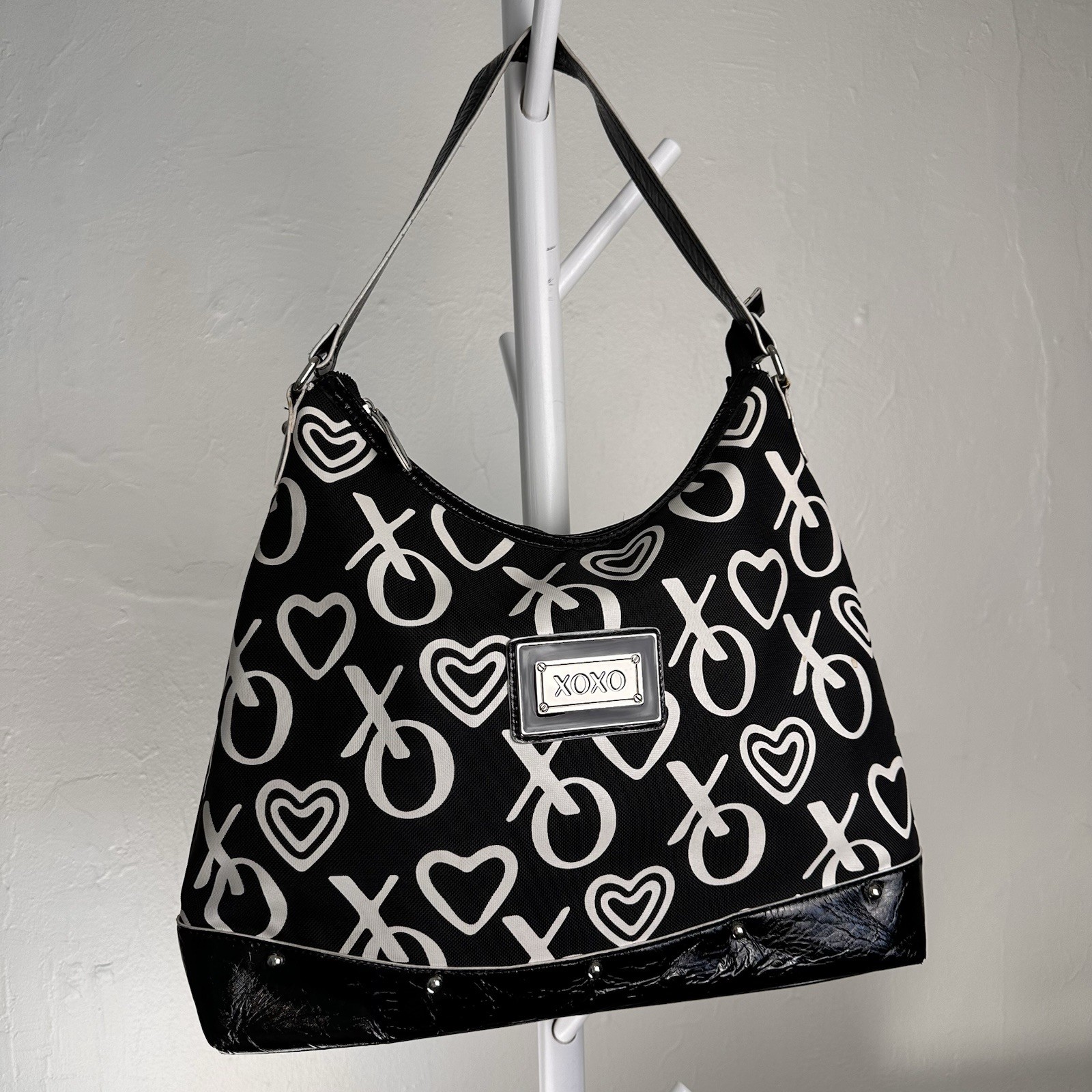 XOXO Women’s Large Logo Heart Crescent Shoulder Bag Tote Black/White Zip Silver