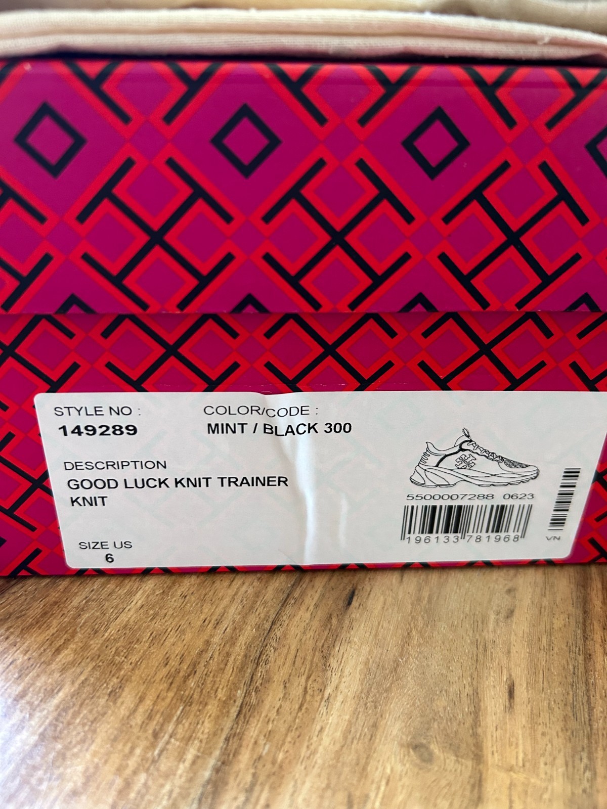 Tory Burch sneakers/trainer -Size 6-brand new in box with dust bag.