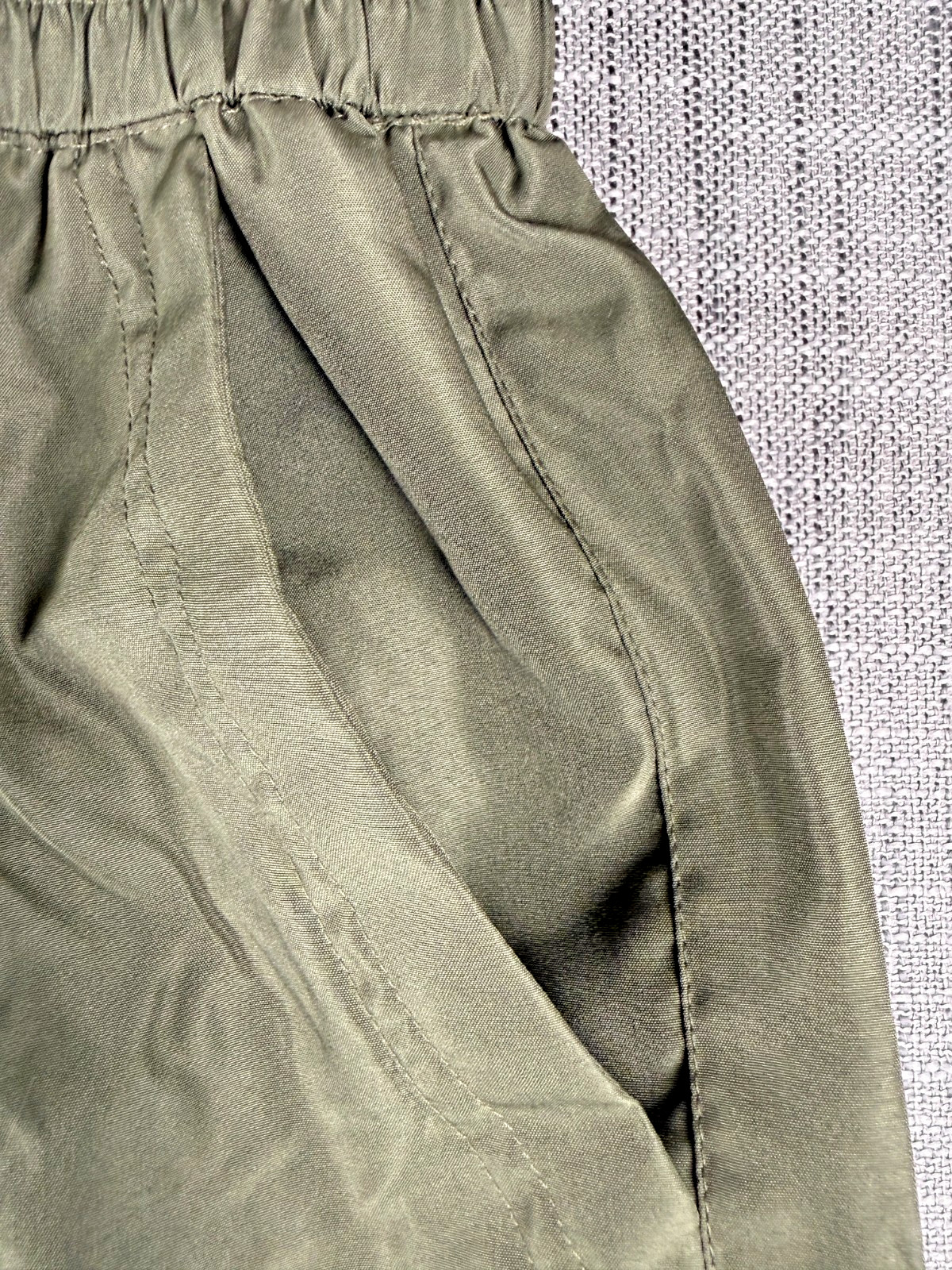 Size M (Women’s L) – WESC Nylon Cargo Wind Shorts Olive Green Lightweight NWT
