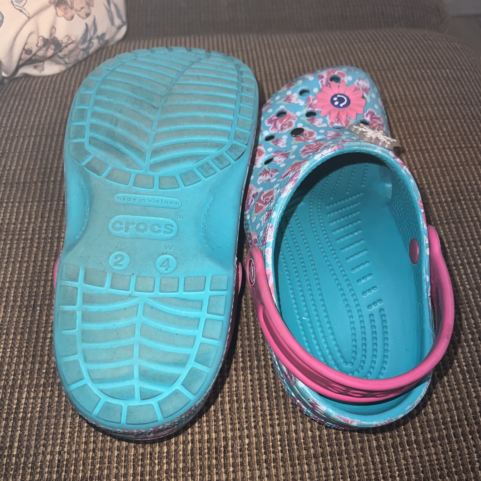 girl crocs size W 4 & M 2