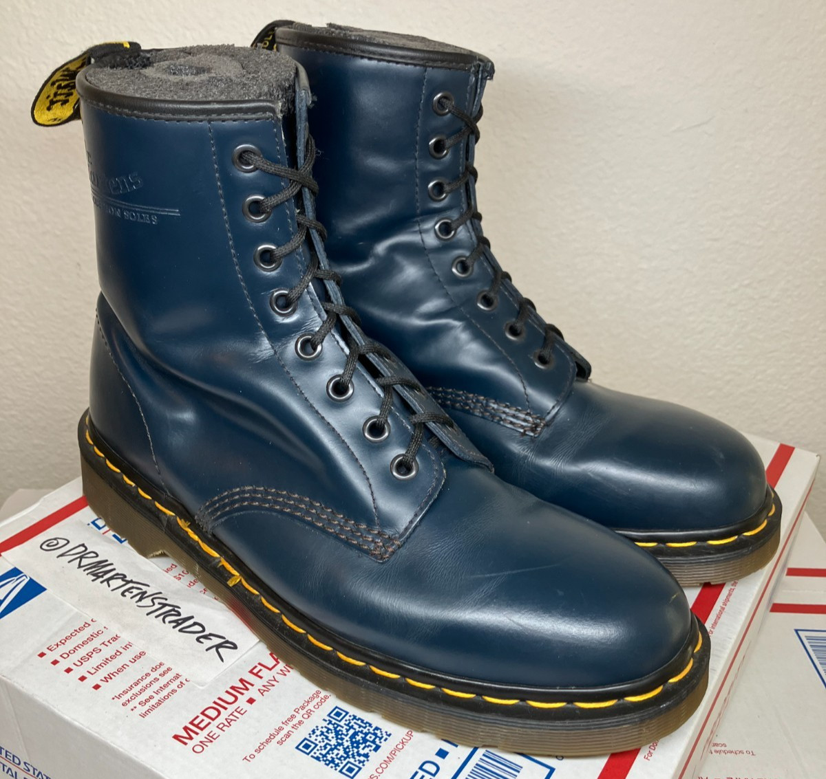 90’s Vintage Navy Blue England US 9.5 Dr. Martens 8-eye MIE boots 1460 shoes doc