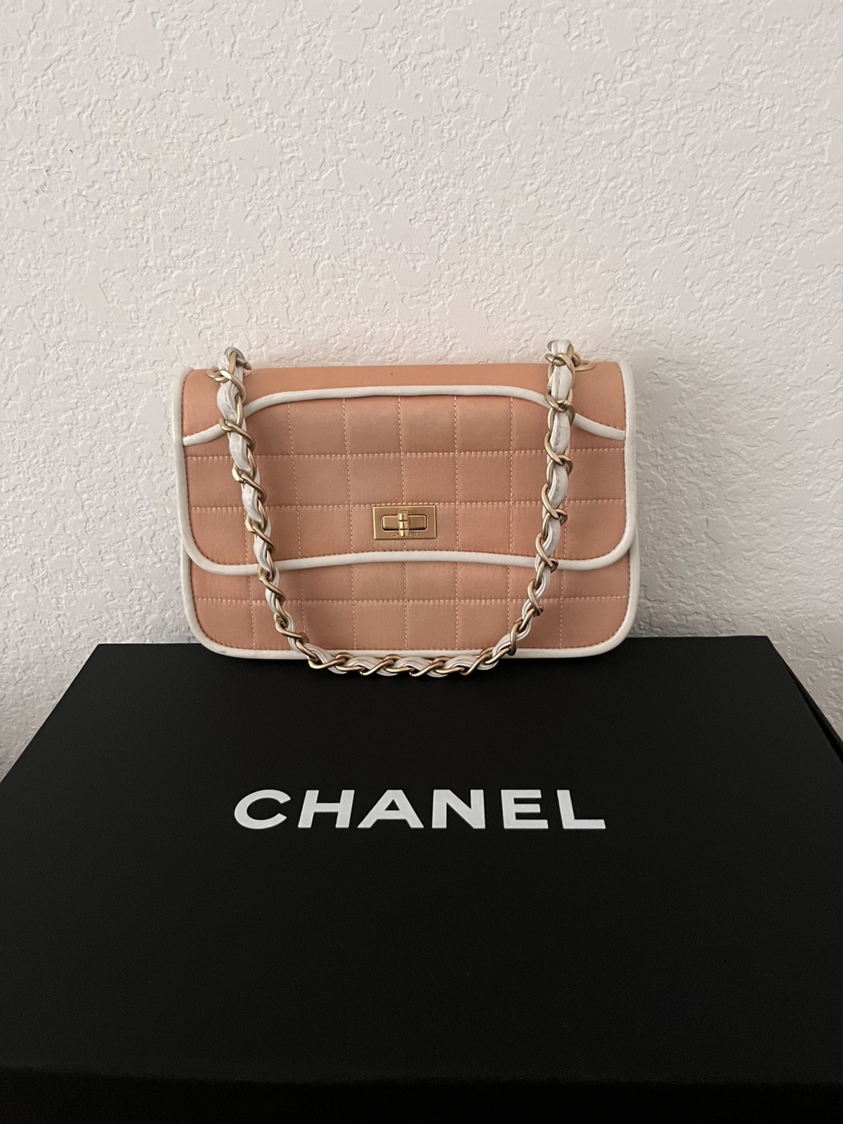 CHANEL Vintage Peach Pink Satin Chocolate Bar Flap shoulder bag