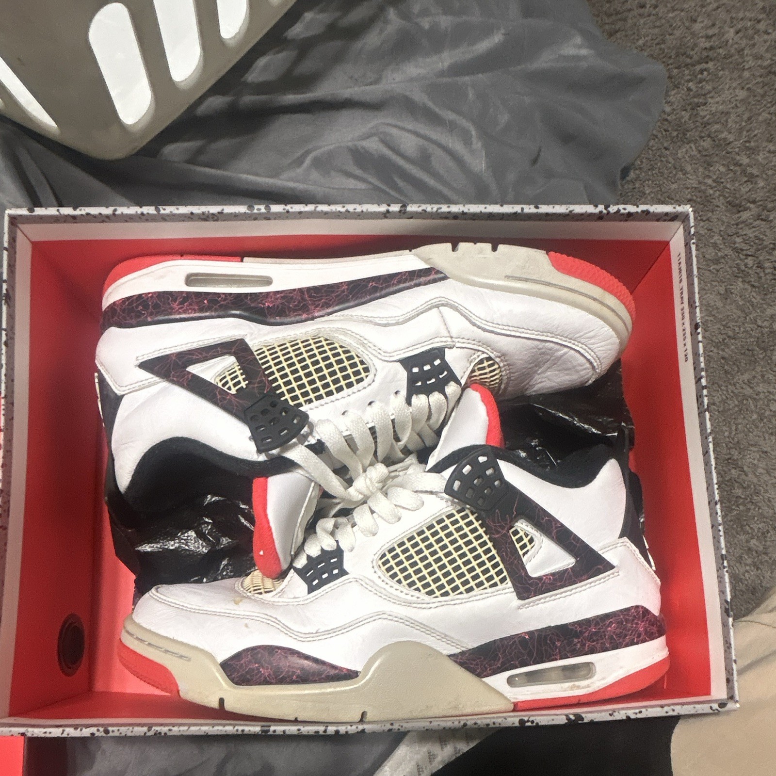 Jordan Air Jordan 4 Men’s Mid Top Lace-Up Colorblock Basketball Sneaker used