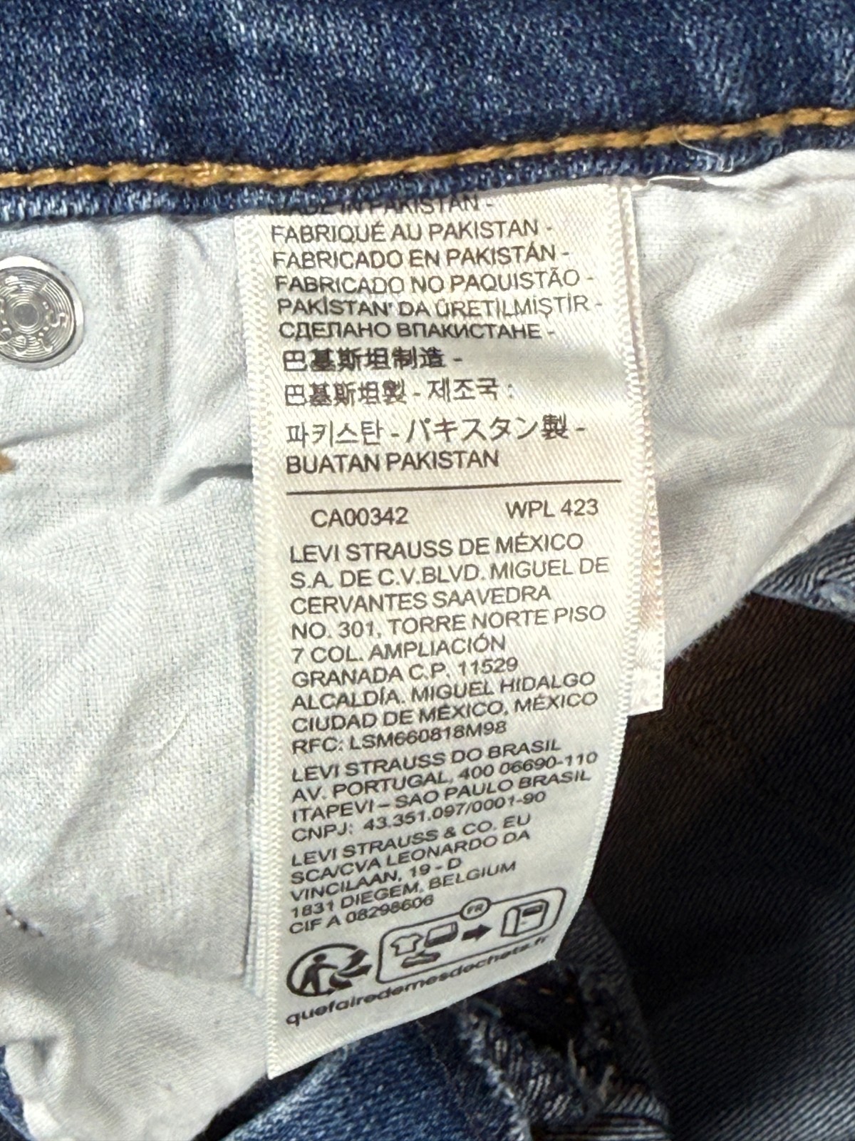 Levi’s Classic Straight Leg Jeans Women’s Size 28 Normcore Capsule Minimalist