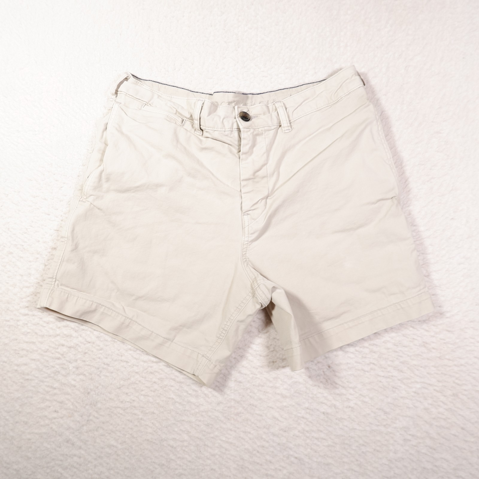 American Eagle Khakis Men’s Shorts Ivory 32×6 Next Level Flex