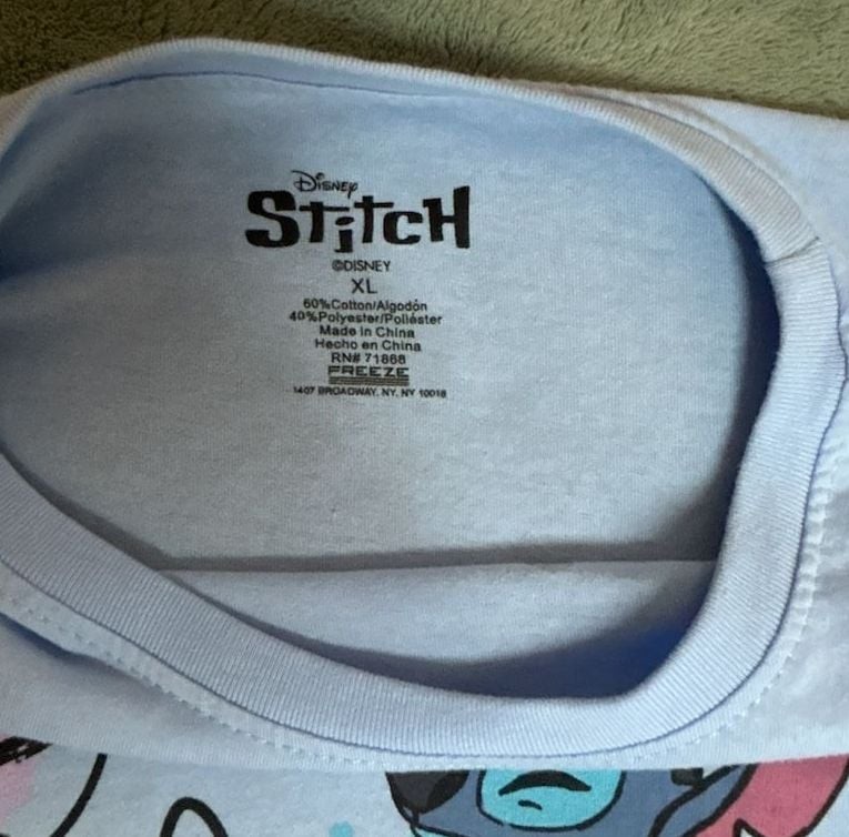 Disney Lilo & Stitch It’s Complicated Graphic Tee XL