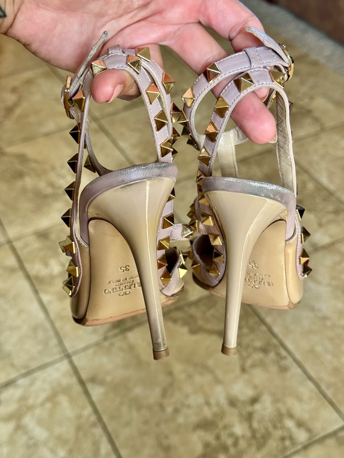 Valentino Garavani Rockstud Patent Leather Caged Heels Pumps Nude 35 US size 5